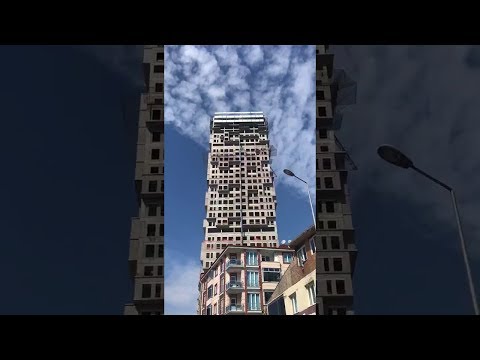 Momente paniku, shihni si lëkundet kulla nga termeti