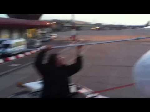 Tengo famiglia. Grazie dottò...