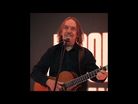 Máma mi na krk dala klíč