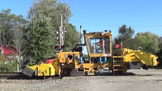 preview picture of video 'BNSF tie gang at work with ballast regulators at Agency, Iowa'