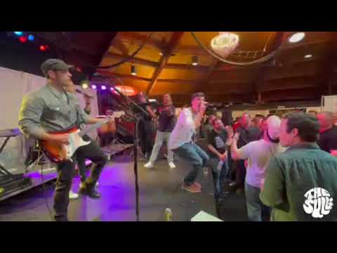 The Sulls - You Shook Me All Night LIVE