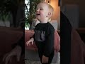 Lucius helemaal dol op zijn stuiterbal. Dat schater-lachje ? #shorts #short
