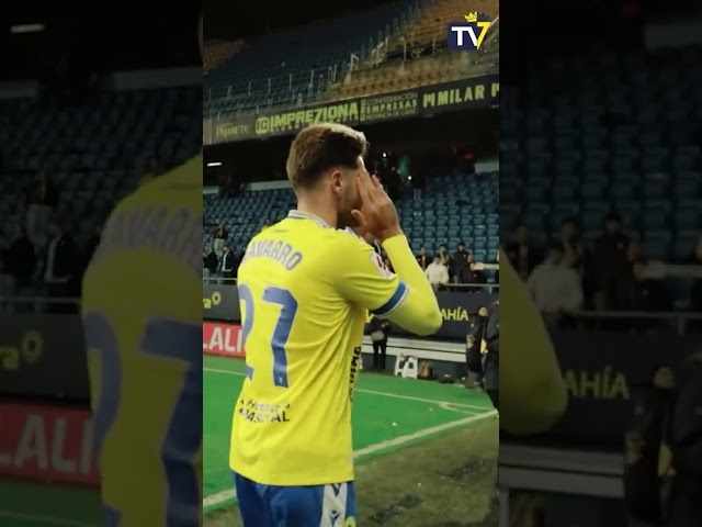 Vídeo relacionado con DEREGALOOS Cojín Personalizado Fútbol Madrid | Relleno Incluido | Medidas 35x35 cm | Regalo Original para Aficionados del Fútbol | Cosas de Futbol para Niños | Regalos Mundial Futbolistas (Cádiz)