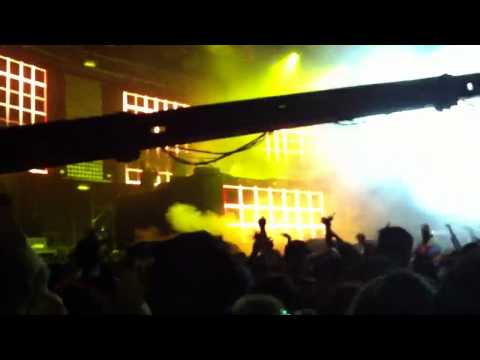 Steve Angello "zedd- shave it (tommy trash remix) @ escape from wonderland 2011