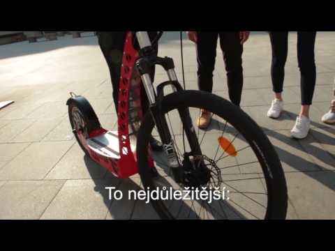 Instruktážní video elektrokoloběžky s titulky