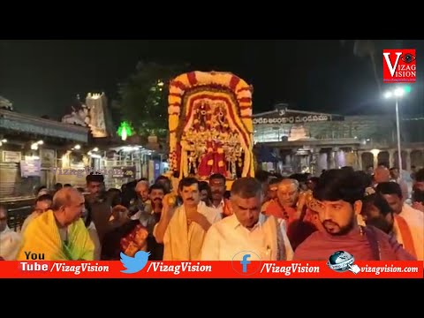 వైకుంఠ ఏకాదశి ఉత్తర ద్వార దర్శనం in Tirumala,Vizagvision...