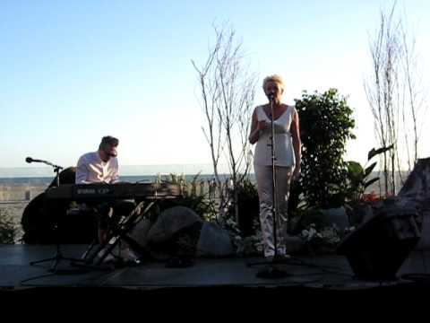 Eva Dahlgren sjunger Ängeln i rummet, Los Angeles 2010