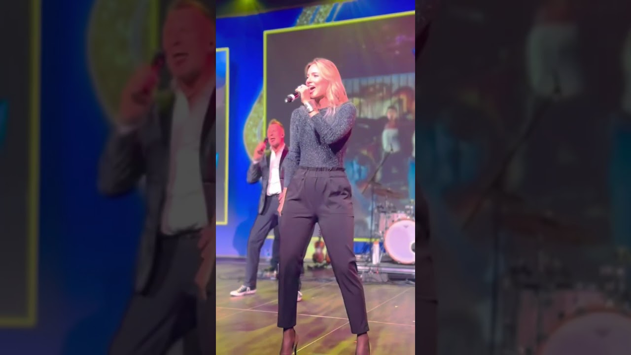 uRequest Live in action — watch guests request songs live