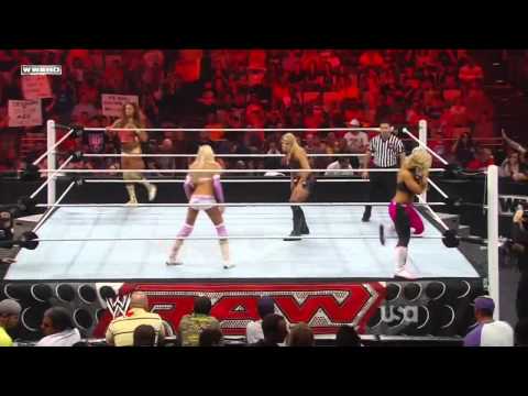 WWE Raw 03/10/2011 Kelly Kelly & Eve vs Beth Phoenix &  Natalya