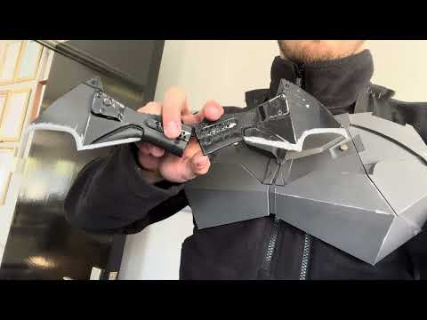 The Batman chest piece upgrade, folding batarang, Removable!