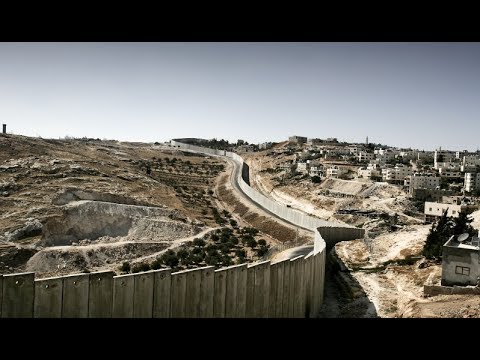 القدس المحتلة : شاهد فيديو.. بعد 13 عاما على فتوى "لاهاي" .. الفلسطيني يعيش في اكبر مشروع عنصري في التاريخ!!