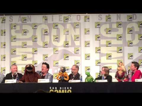 The Muppets At Comic Con 2015 With Rowlf!