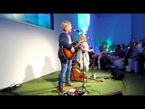 Lív Næs & Tróndur Enni "Sea of gold" - live 10/05/2014