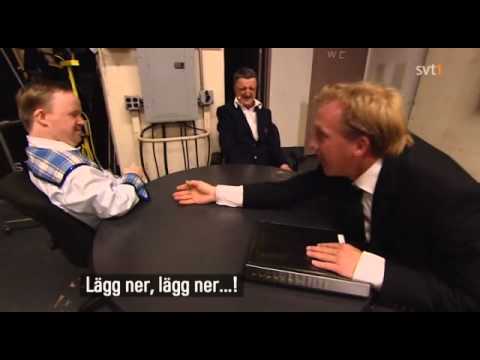 Pasi visar sina muskler - Elvis I Glada Hudik