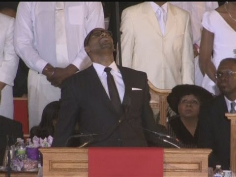 R Kelly breaks down at Whitney Houston's funeral