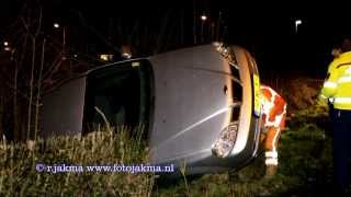 preview picture of video 'Auto van de weg geraakt op de Bloklaan N403 Loosdrecht 05-01-2014'