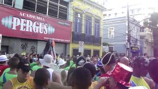 Vou Festejar / Encerramento da bateria - Bloco do Barbas - 09/02/2013