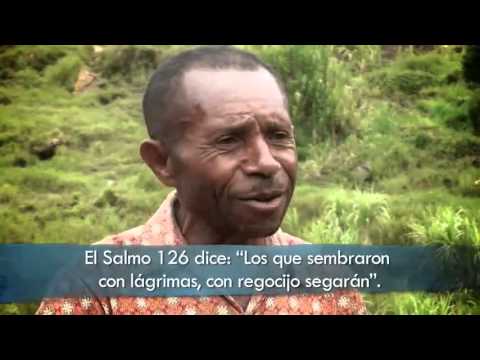 La tribu Kimyal  recibe La Biblia por primera vez en su idioma