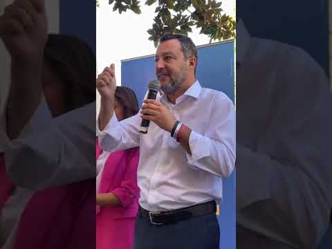 MATTEO SALVINI CON SUSANNA CECCARDI IN PIAZZA A PISA