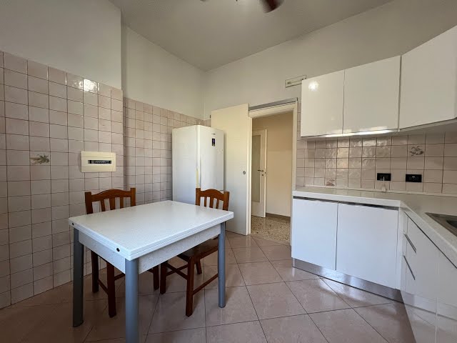 Via Palmi, ampio e luminoso trilocale