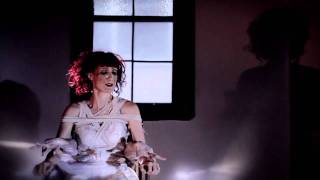 Something They Can Hold - Emma Dean (Official Film Clip)