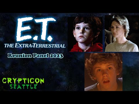 E.T. REUNION PANEL 2023 DEE WALLACE, HENRY THOMAS, ROBERT MACNAUGHTON CRYPTICON SEATTLE 2023