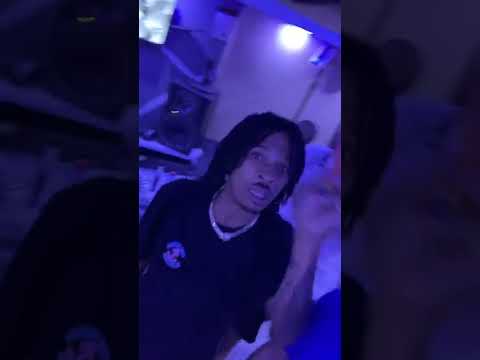 Pakitin ozuna junto a Microw y el necto