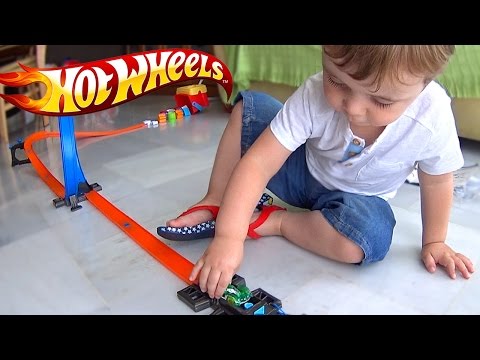 Hot Wheels Track Builder Starter Kit - Carros de Brinquedo Video