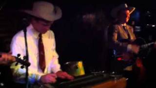 Jeremy Wakefield tears it up on his Bigsby steel guitar