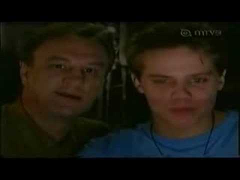 Ismo tekee lapsen tietokoneen kanssa ja lyö tanjaa