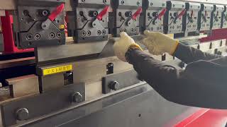 アマダ 3000mm油圧ベンダー FBDⅢ-1030LDの動画サムネイル
