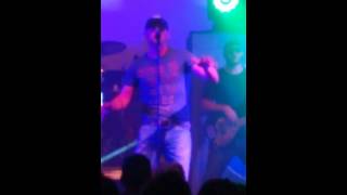 Cole Swindell swayin