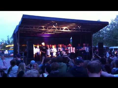 Seemannschor Hannover singt "In Hamburg sagt man Tschüss"