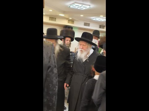 כ"ק אדמו"ר מגור שליט"א איז זיך משתתף בשמחת בית קרעטשניף - קאסוב וויזניץ - אנגוואר