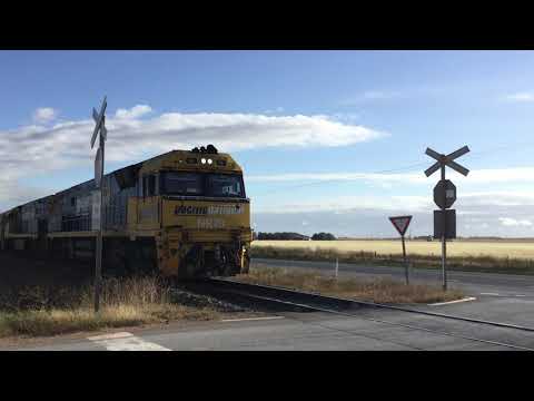 6MP5 NR79 NR72 pass Simpkin Road Korunye