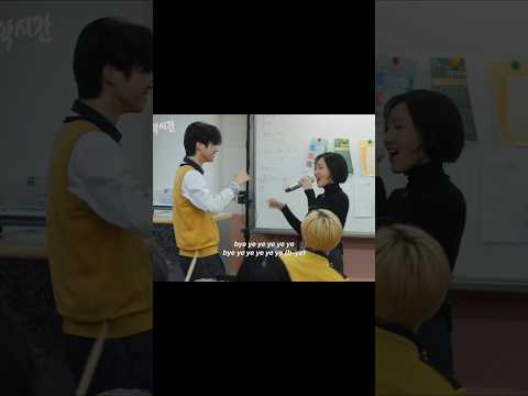 'Good Goodbye' &mdash; Hwasa with school students, the most precious stage