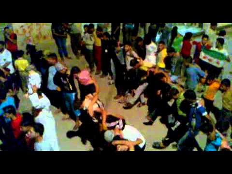 مظاهرة مسائية في مجلس عزاء صالح الشوحان في حي الجورة في مدينة دير الزور