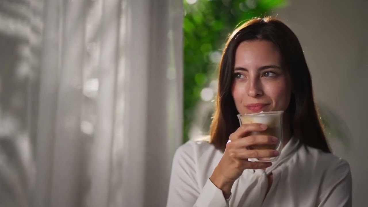 Кавомашина DeLonghi ECAM 220.21.B video preview