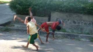 preview picture of video 'Cartwheeling kids in Maumere, Flores, Indonesia'