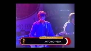 Antonio Vega junto a Ñete - Atrás y Chica de ayer (25 Aniversario de El Penta)