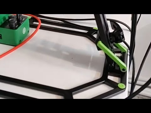 Gravity LTS 01 B desktop stand: cool looking, light and foldable but wobbly