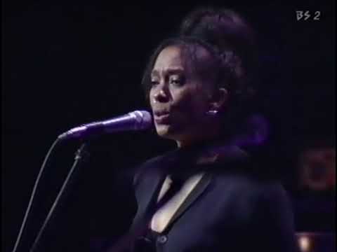 Eric Clapton, Katie Kissoon - Wonderful Tonight (Live at Yokohama Arena, Japan 24/11/1999)