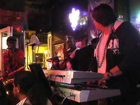 Arany Akos-Szilveszteri Jam Session New Orleansban a Bourbone street-en