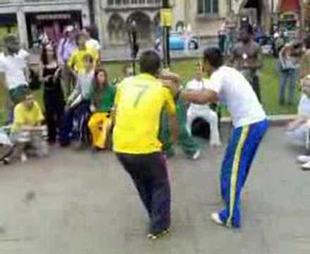 Capoeira Street Roda (80) - Mestre Luiz Renato