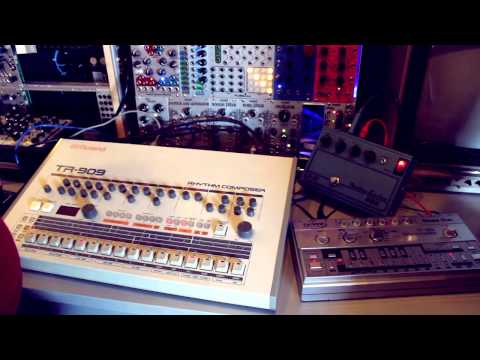 Switched On Demos: Cyclone Analogic BassBot TT-303 & Roland TR-909