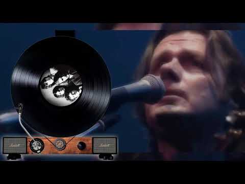 Steve Hackett - Ian Mcdonald - John Wetton \\ I Talk To The Wind  ( il giradischi )