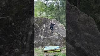 Video thumbnail of Problem C (Boulder 2, La Plana), 5b. Val Daone