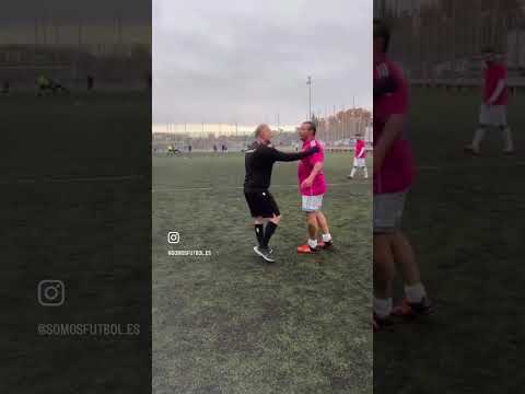 Esta calentada pasará a la historia de este deporte #futbol #humor