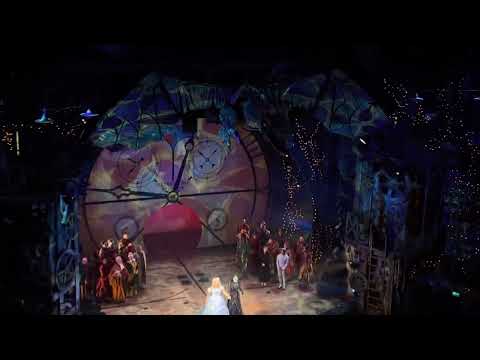 Lucie Jones’ First Curtain Call in Wicked 01/02/2022