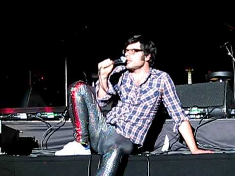 Flight of the Conchords- 'Sugalumps' live @ Wembley May 25, 2010